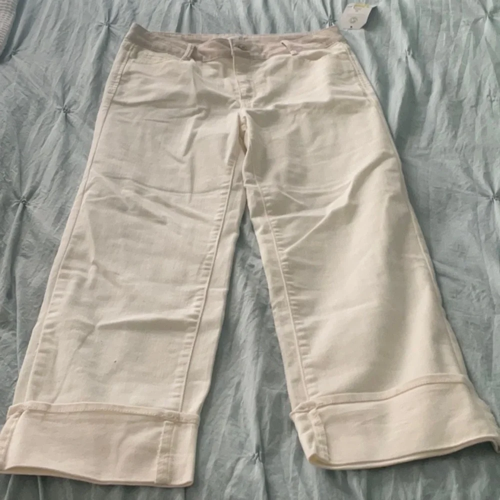 NWT SZ 10 Time and Tru Cream Tan Cuff High-Rise Straight Jeans